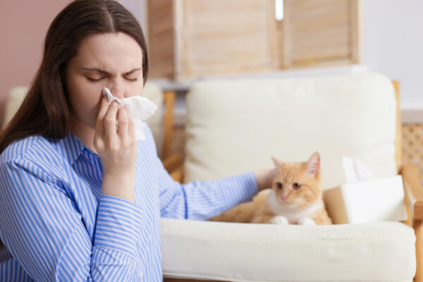 Alergia la animale de companie: poți păstra animalul fără să ignori simptomele?