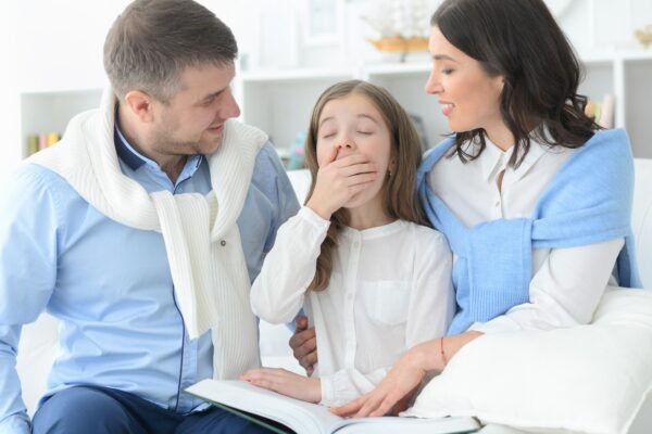 Copilul care vomită frecvent: când e o infecție și când ceva mai serios