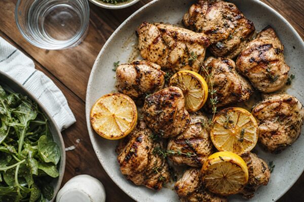 Meniu cu pui pentru diabetici: carne cu lămâie, legume la tavă și orez brun