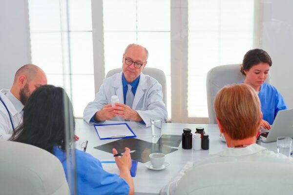 Comisia oncologică multidisciplinară: cum contribuie la planul de tratament