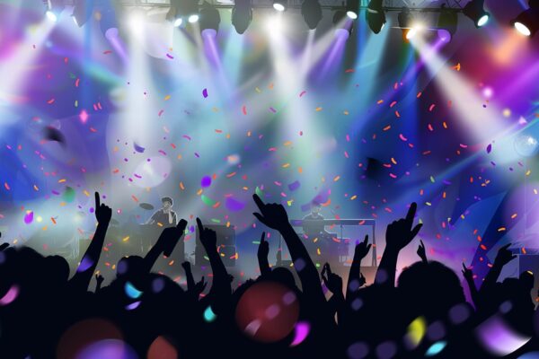 Zgomot puternic la concert: ce faci dacă auzul rămâne modificat