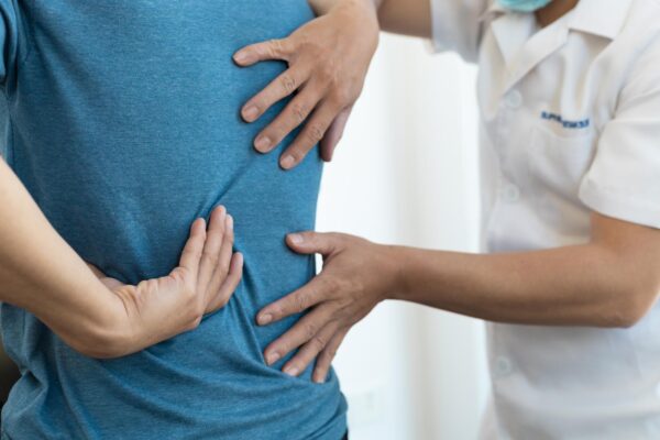 Chist pilonidal: de ce poate reapărea și ce opțiuni există