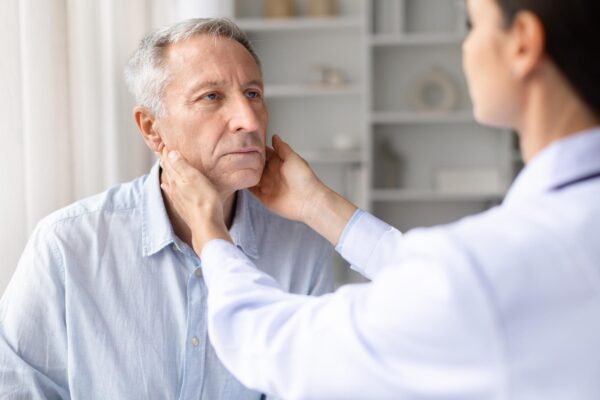 Ganglioni măriți care persistă: când se recomandă evaluarea hematologică