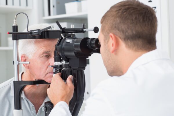 Retinopatia diabetică: de ce controlul ocular este necesar chiar dacă vezi bine