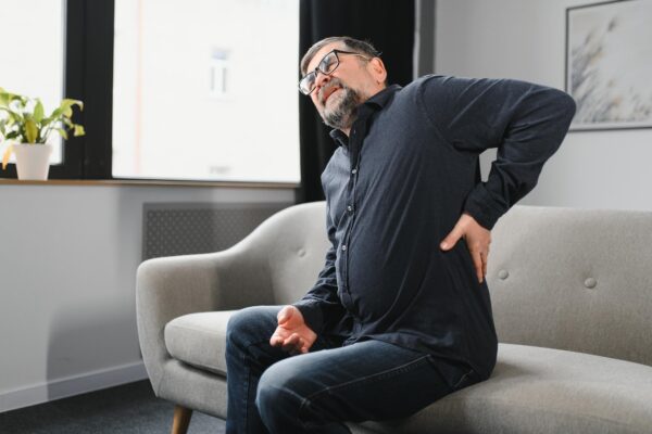 Pietre la rinichi: ce poate explica o colică renală