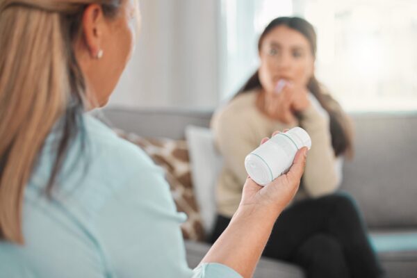 Psihoterapie și tratament medicamentos: când se pot completa
