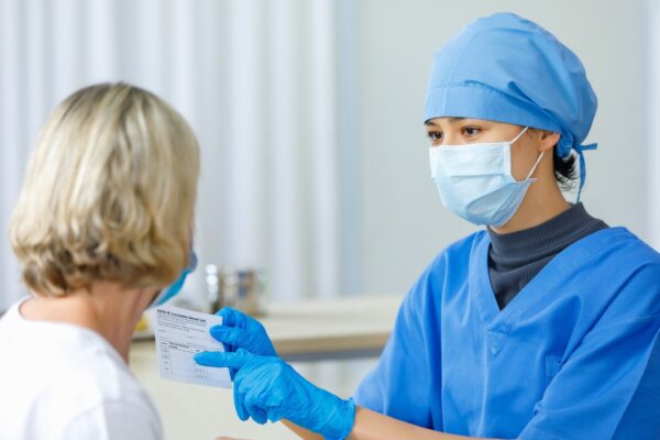 Vaccinarea adultului cu boli cronice: ce se verifică la consultație